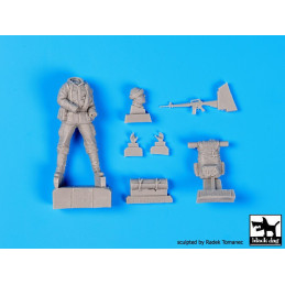 MARINES BRITANICOS Y PRISIONERO ARGENTICO (Malvina 82) -1/35- Black Dog F35088