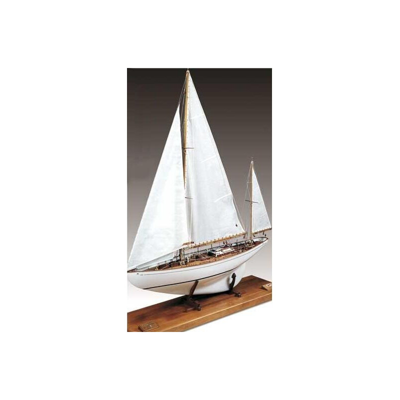 YATE DE REGATA DORADE 1/20